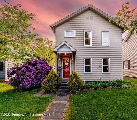 309 Washington Ave, Jermyn, PA 18433