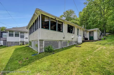 420 Elm Ln, Factoryville, PA 18419