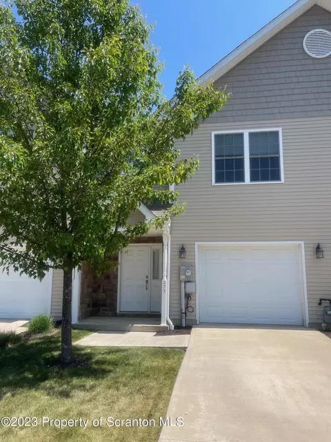 273 Shadow Wood Cir, Archbald, PA 18403