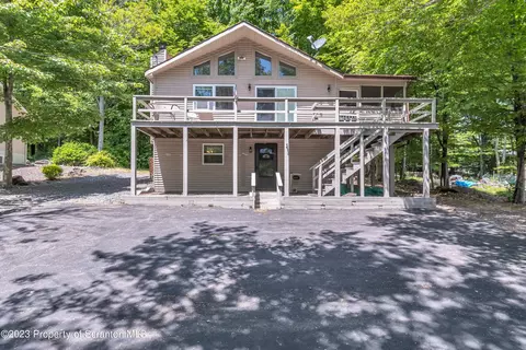 65 Woodhill Ln, Lake Ariel, PA 18436
