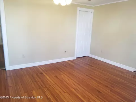 530 W Grace St, Old Forge, PA 18518 photo 9