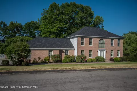 120 Oak Hill Dr, Archbald, PA 18403