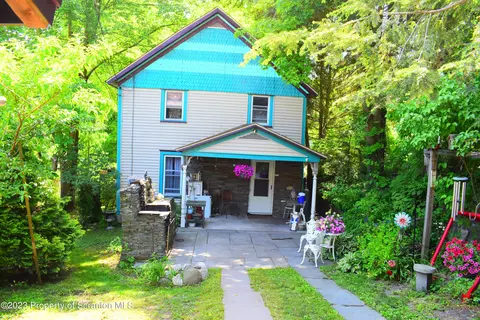 29 Prospect St, Hop Bottom, PA 18824