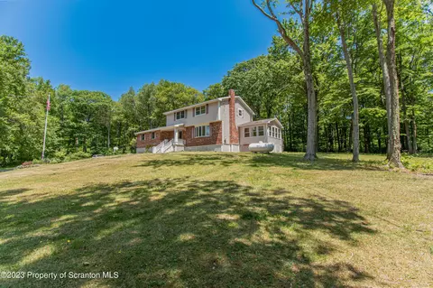 26 Maple Hill Rd, Waymart, PA 18472
