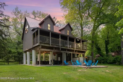311 River Rd, Falls, PA 18615