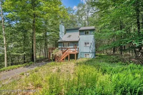 102 Sunset Dr, Clifton Twp, PA 18424