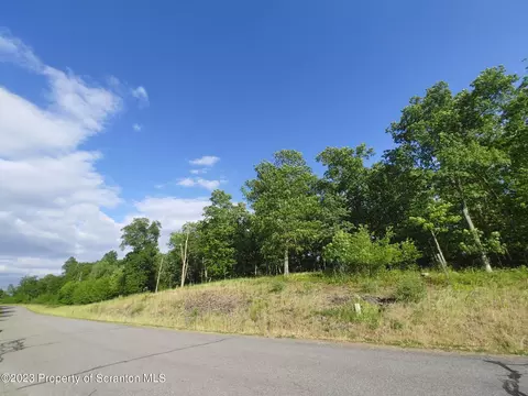 83 Scenicview Dr, Dallas, PA 18612