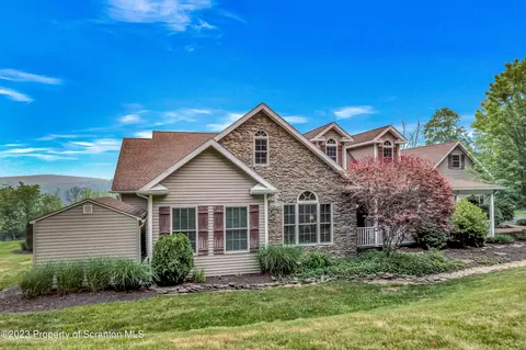 1001 Woodwind Hills Dr, Dalton, PA 18414