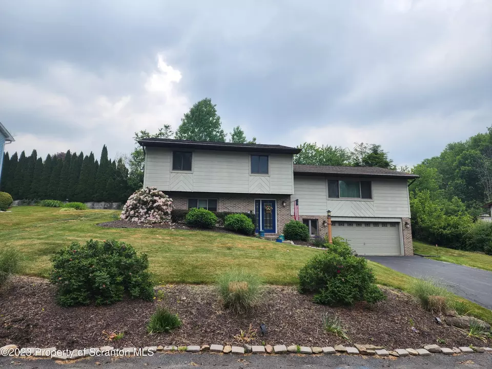  108 Echo Dr, South Abington, PA 18411 photo 1
