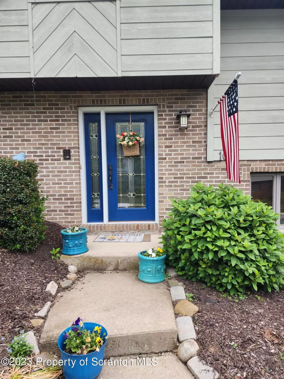  108 Echo Dr, South Abington, PA 18411 photo 2