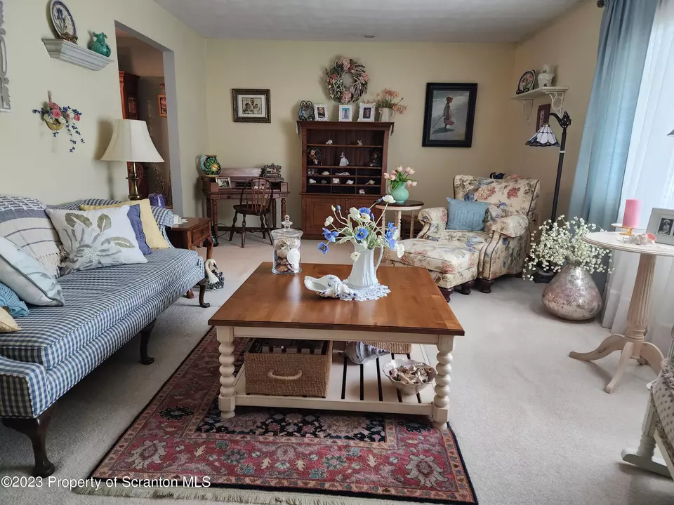  108 Echo Dr, South Abington, PA 18411 photo 4