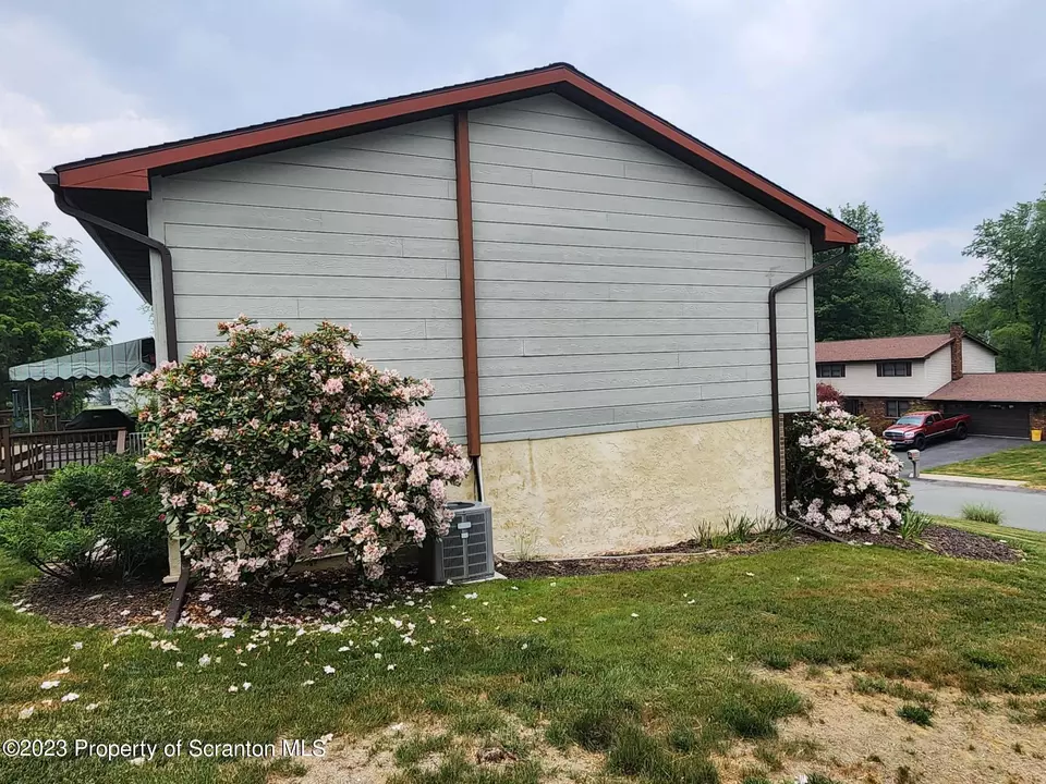  108 Echo Dr, South Abington, PA 18411 photo 34