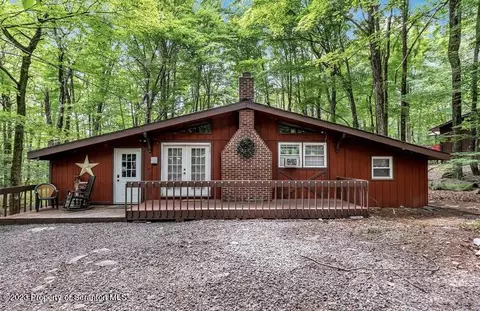 20 Beech Dr, Gouldsboro, PA 18424