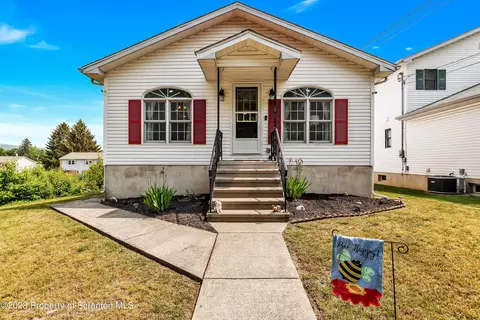 529 Hillcrest Dr, Old Forge, PA 18518