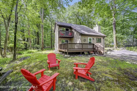 19 Country Club Dr, Thornhurst, PA 18424