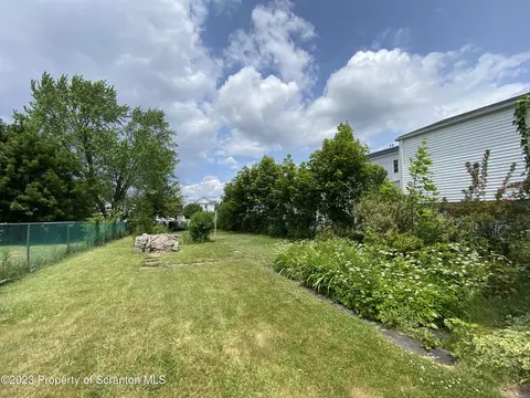 621 E Drinker St, Dunmore, PA 18512 photo 35