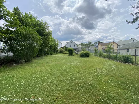 621 E Drinker St, Dunmore, PA 18512 photo 39