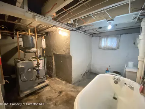 621 E Drinker St, Dunmore, PA 18512 photo 30