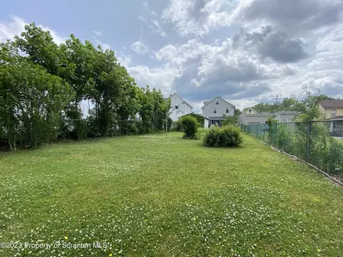 621 E Drinker St, Dunmore, PA 18512 photo 40
