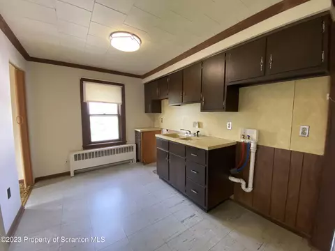 621 E Drinker St, Dunmore, PA 18512 photo 13