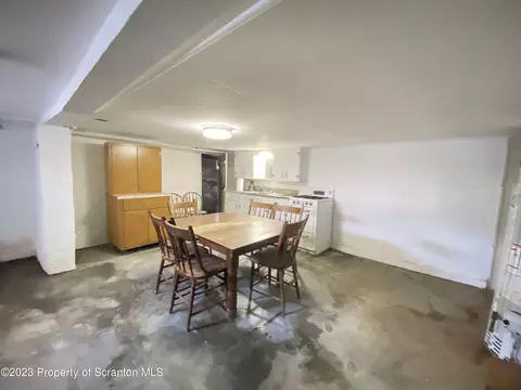 621 E Drinker St, Dunmore, PA 18512 photo 28