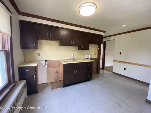 621 E Drinker St, Dunmore, PA 18512 photo 14