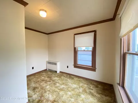 621 E Drinker St, Dunmore, PA 18512 photo 17