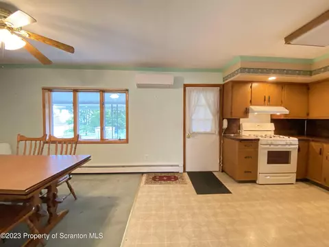 621 E Drinker St, Dunmore, PA 18512 photo 5