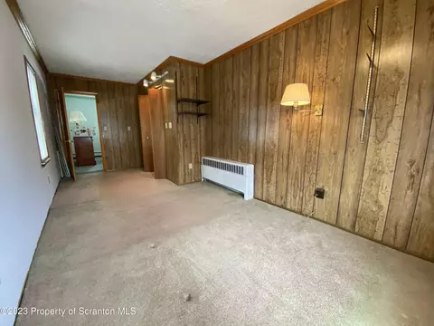 621 E Drinker St, Dunmore, PA 18512 photo 12