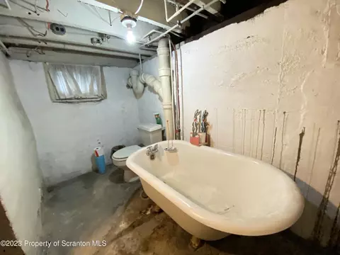 621 E Drinker St, Dunmore, PA 18512 photo 32