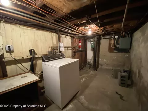 621 E Drinker St, Dunmore, PA 18512 photo 33