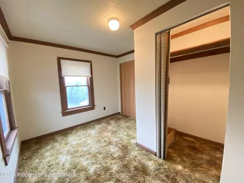 621 E Drinker St, Dunmore, PA 18512 photo 19