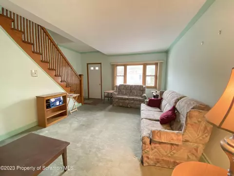 621 E Drinker St, Dunmore, PA 18512 photo 8