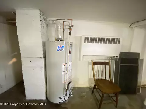 621 E Drinker St, Dunmore, PA 18512 photo 29