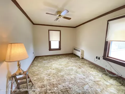 621 E Drinker St, Dunmore, PA 18512 photo 15