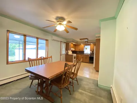 621 E Drinker St, Dunmore, PA 18512 photo 6