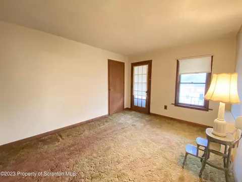 621 E Drinker St, Dunmore, PA 18512 photo 21