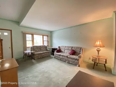 621 E Drinker St, Dunmore, PA 18512 photo 9