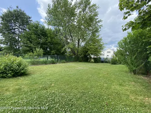 621 E Drinker St, Dunmore, PA 18512 photo 38