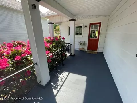 145 Gorham Ave, Mayfield, PA 18433 photo 4
