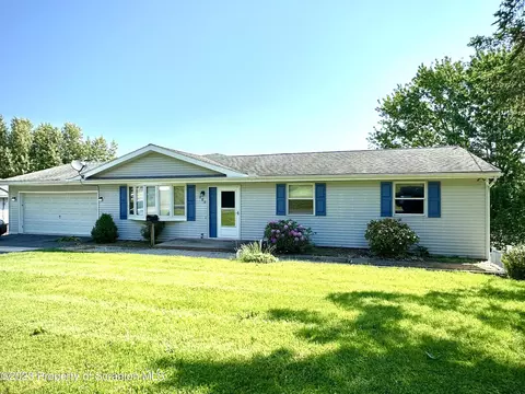 305 Tulip Cir, Clarks Summit, PA 18411