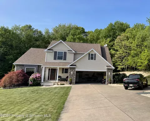 203 Elmwood Dr, Elmhurst Township, PA 18444