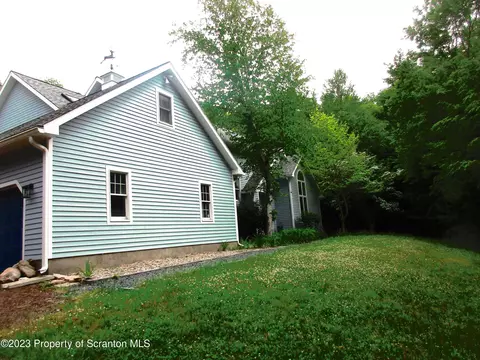 113 Heatherhill Rd, Bear Creek, PA 18602