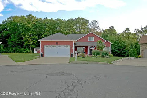 139 S Cougar Dr, Archbald, PA 18403