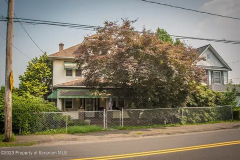 524 Ridge Rd, Peckville, PA 18452