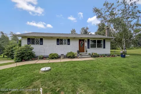 11 Harvest Dr, Scott Twp, PA 18411