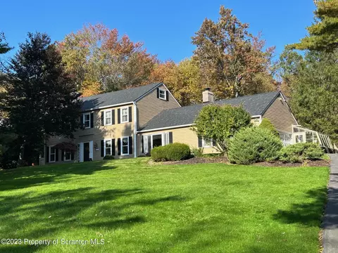 102 Wyndwood Rd, Dalton, PA 18414