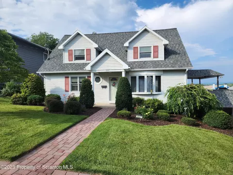 1227 Mowry St, Old Forge, PA 18518