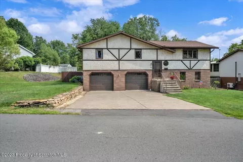 83 Connell St, Old Forge, PA 18518
