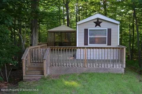 307 Fiesta Dr, Covington Twp, PA 18424